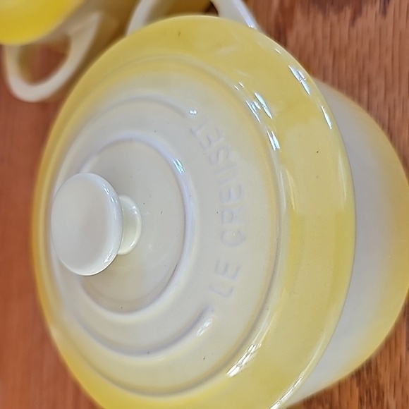 NWT Set of 2 Le Creuset 10cm Mini Round 8oz Cocotte Baking Dishes EASTER Yellow - Picture 3 of 4
